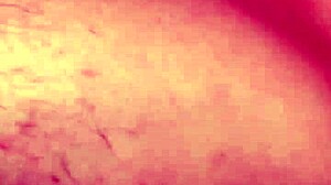 我们第一次业余色情视频，POV 湿润高潮自慰