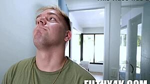 看娇小继妹在硬核POV口交和禁忌屁股动作！