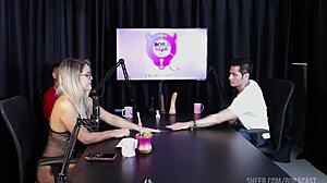 乔乔和布鲁娜·卡洛斯内衣高潮喷水超激烈