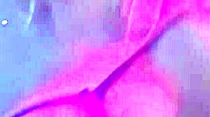 金发女同性恋团伙舔舐并用假阳具猛干