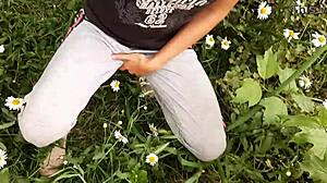 i spyed on my neibor masturbatin in the daisies and she cummed