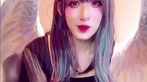 【個撮】股間が生えた天使が配信しながらオナニーをする動画