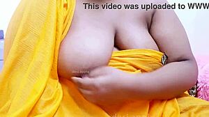 Indian Desi Aunty Boobs Exposed