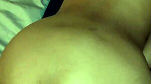 看这个拉丁MILF屁股上射精