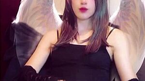 【個撮】股間が生えた天使が配信しながらオナニーをする動画