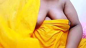 Indian Desi Aunty Boobs Exposed
