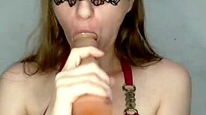 Loirinha safadinha explores solo sex with amateur teen passion