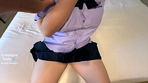 女学生用肛塞和骑乘感受快感