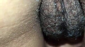 看这个拉丁MILF屁股上射精