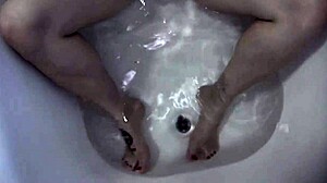 荡妇Arabelle和情人沉浸在舔阴中！