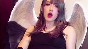 【個撮】股間が生えた天使が配信しながらオナニーをする動画