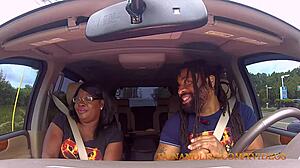 i watch lisa give don sloppy hed in the jacuzi it's so hot