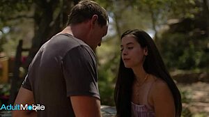 娇小Abbie Maley和Pierce Paris在户外操，呻吟和吸吮 😍