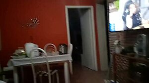 toda vez que eu faço chamada de vídeo, ele fica morrendo de tesão com minha buceta inchada