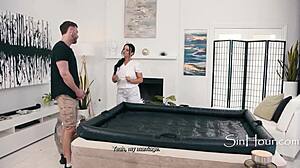 um yes hun this masseuse is totally normy