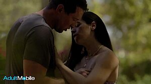 娇小Abbie Maley和Pierce Paris在户外操，呻吟和吸吮 😍