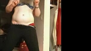 BBW Model Oils Her Body On Webcam