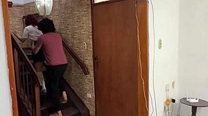 odio a mi padrastro pervertido, pero me folla en doggystyle