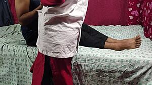 印度美女医生与病人咨询