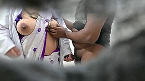 印度医生通过病人满足性欲大奶自然屁股