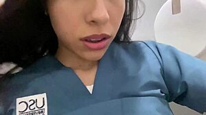 变态护士在浴室自慰喷水与拉丁病人