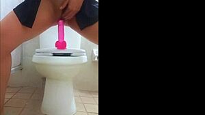 Petite girl sends squirting dildo video to boyfriend! 😱