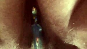 我用玻璃假阳具毛茸茸阴户自慰特写