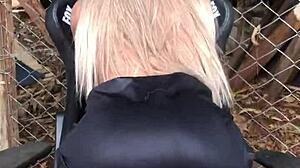 Mulher Presenteia Marido Com Inteirada Loirinha Sex Toy, Cute Latina Gets Assfucked Outdoors In Public