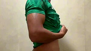 Futbolista mexicano masturbates in gym bathroom