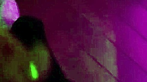 饥渴黑发骚货夜店厕所穿内衣猛撸