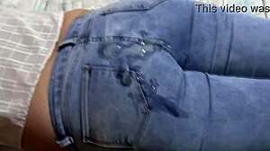 操完后，我拉上牛仔裤让大射精射在我的屁股里 😈