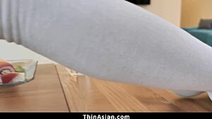 小亚洲骚货被大鸡巴猛干，到处喷水