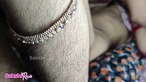 印度乡村女孩在卧室脏性爱中呻吟