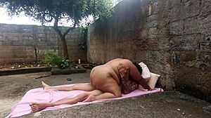 i'm a chubby married babe enjoying backyard fucking