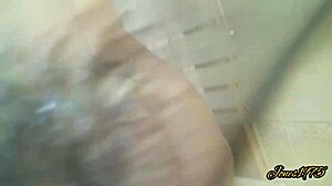 Guardami mentre ti fai una sega, sono legata e pronta per l'orgasmo con questi giocattoli