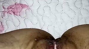 Gretala flashes open pussy while he sleeps 😏