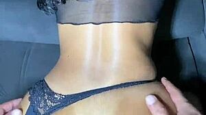 brincando com o cuzinho da novinha queimei a largada