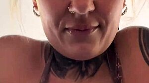 健身房锻炼让阴部湿润滴水。