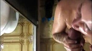 I licked my girlfriend's pussy in the shower