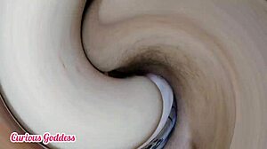 辣金发女的紧逼挣扎着应付情人的鸡巴