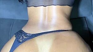 brincando com o cuzinho da novinha queimei a largada