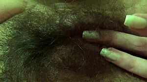 Katalina巨乳自然黑发妹看片前热玩