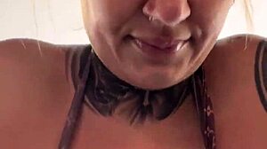 健身房锻炼让阴部湿润滴水。