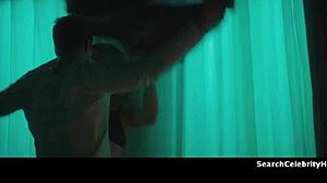 我看到伊丽莎泰勒在《十一月人》中做爱，太热辣色情了