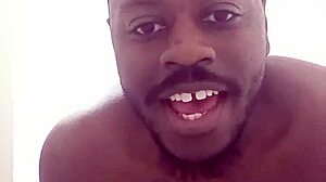 Watch this hot solo masturbation in front of the mirror, ass on display, free selfie fun!