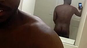 Watch this hot solo masturbation in front of the mirror, ass on display, free selfie fun!