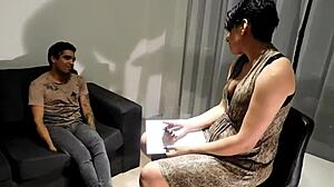 嘿，这婊子异族性爱爽翻天，想在BDSM群P里当妓女被教训吗？