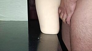 Sexo Anal con Sally y Me Corro Entre Sus Muslos