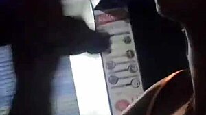 Ele não aguentou e tirou a capa na rua as the Brazilian brunette casually hooks up with blonde transsexual in amateur crossdressing