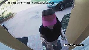 hey dude, this teen amateur gives pizza and blowjob delivery for cash in homemade reality style 😏🍕